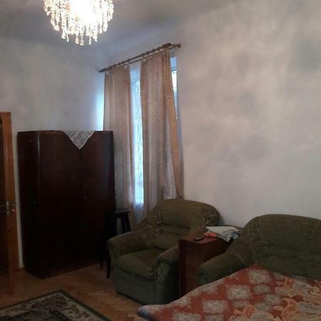 Квартира Між Вокзалом І Центром Lviv Kültér fotó